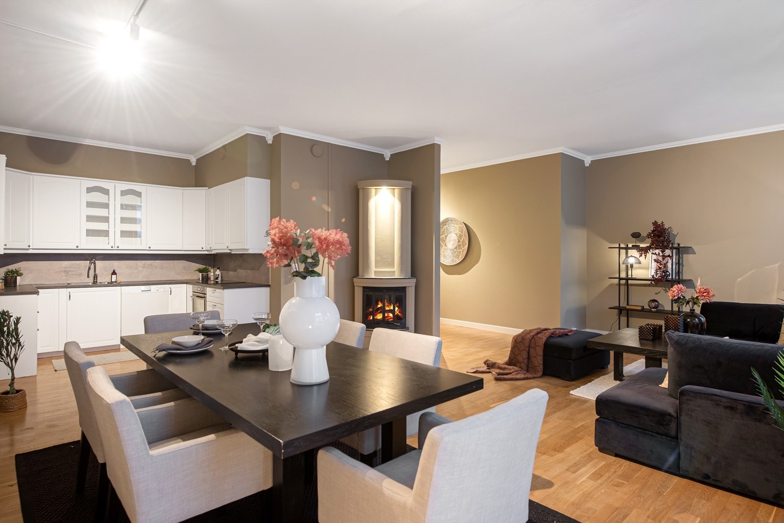 Legg merke til det flotte ildstedet Galleribilde