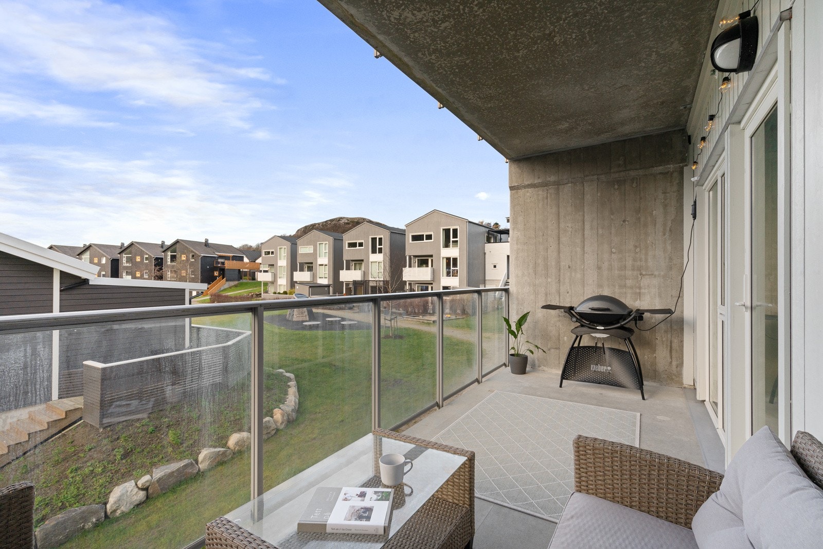 På balkongen er det sol fra ca.11:30-19:30 sommerstid. Galleribilde