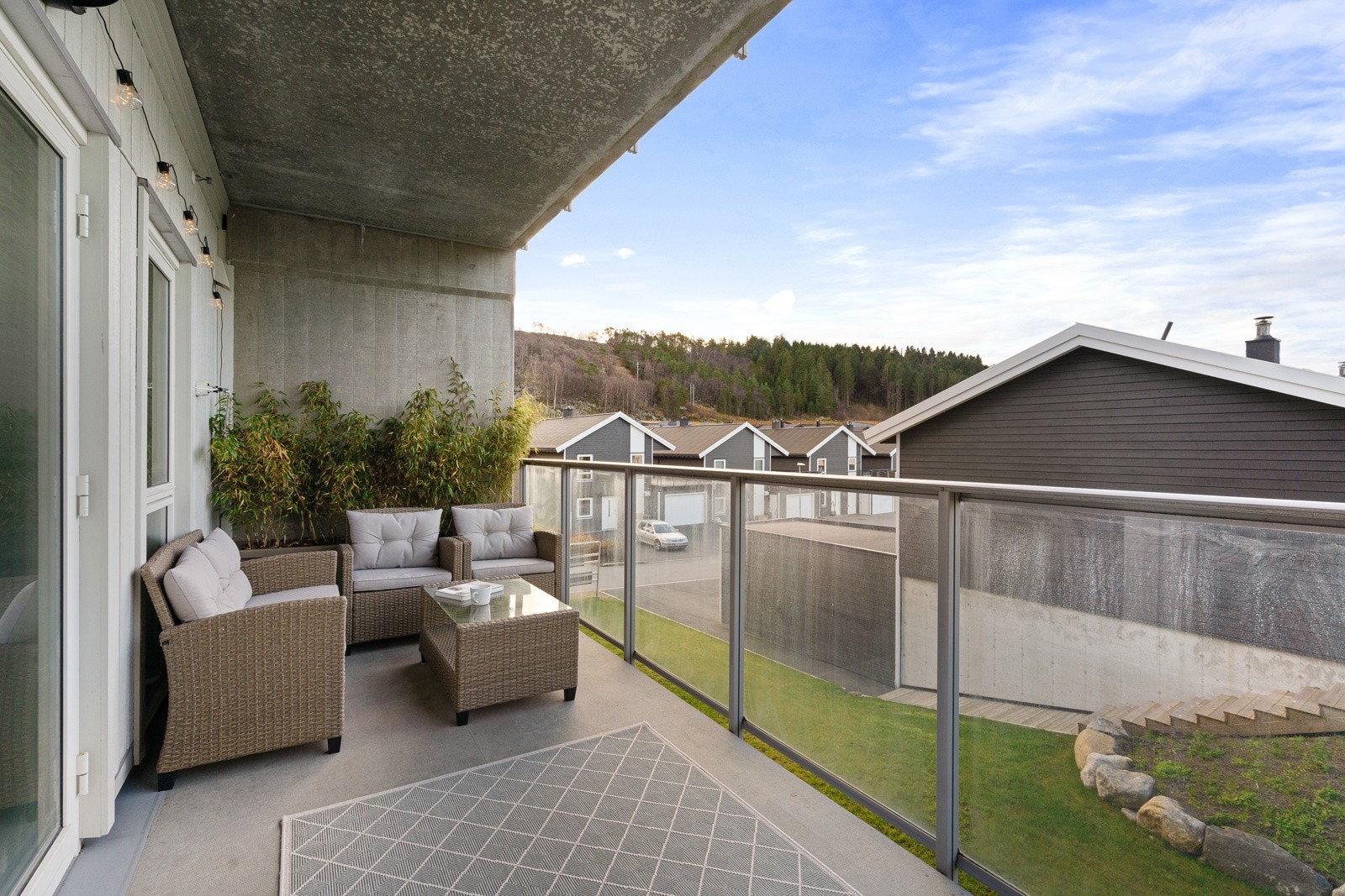 Fra stuen er det tilkomst til stor, solrik balkong på 12 kvm. Galleribilde