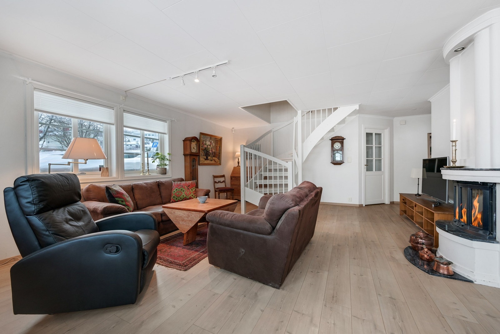 En lys og trivelig stue Galleribilde