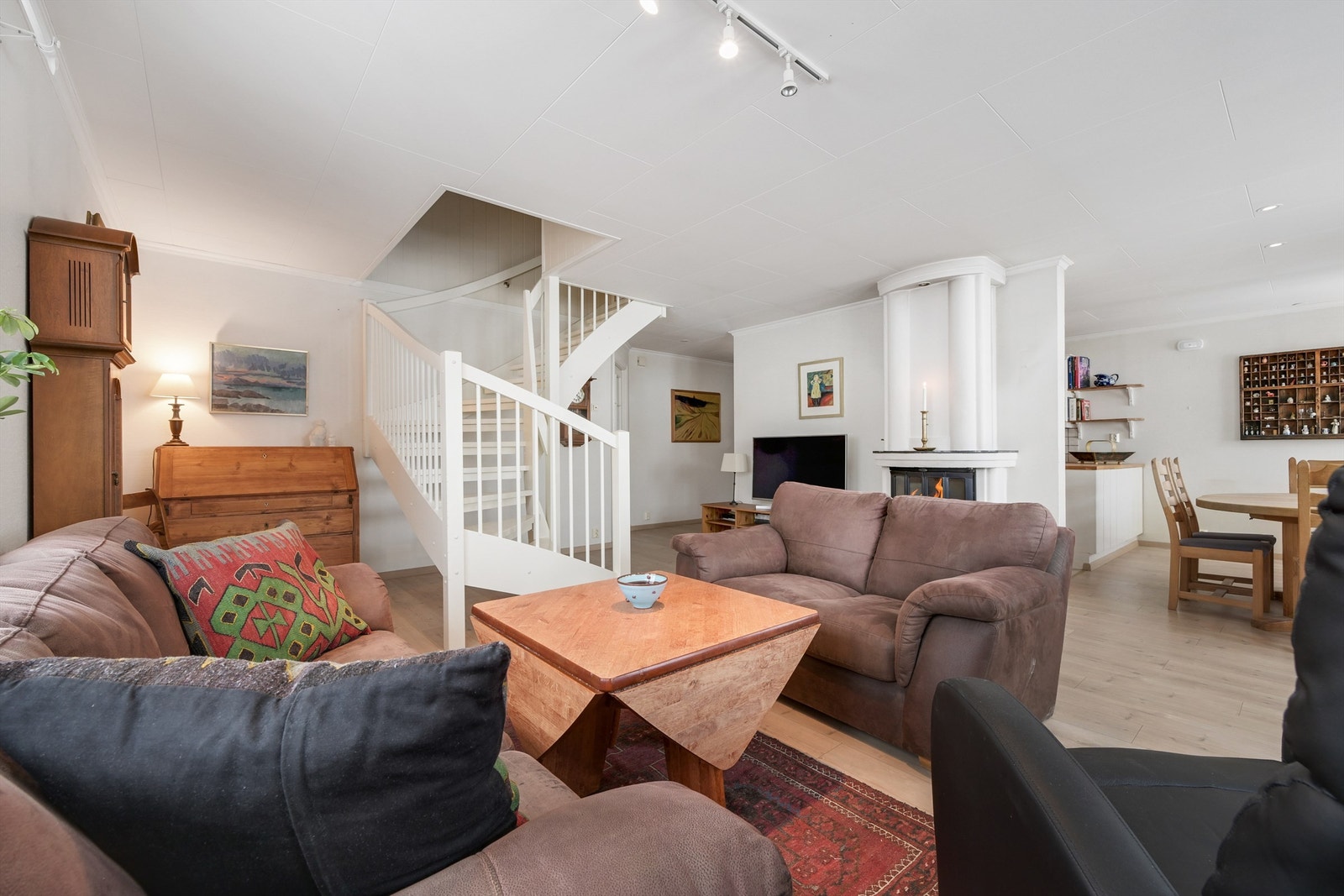 Trappen går opp til en loftsetasje som ikke er innredet Galleribilde