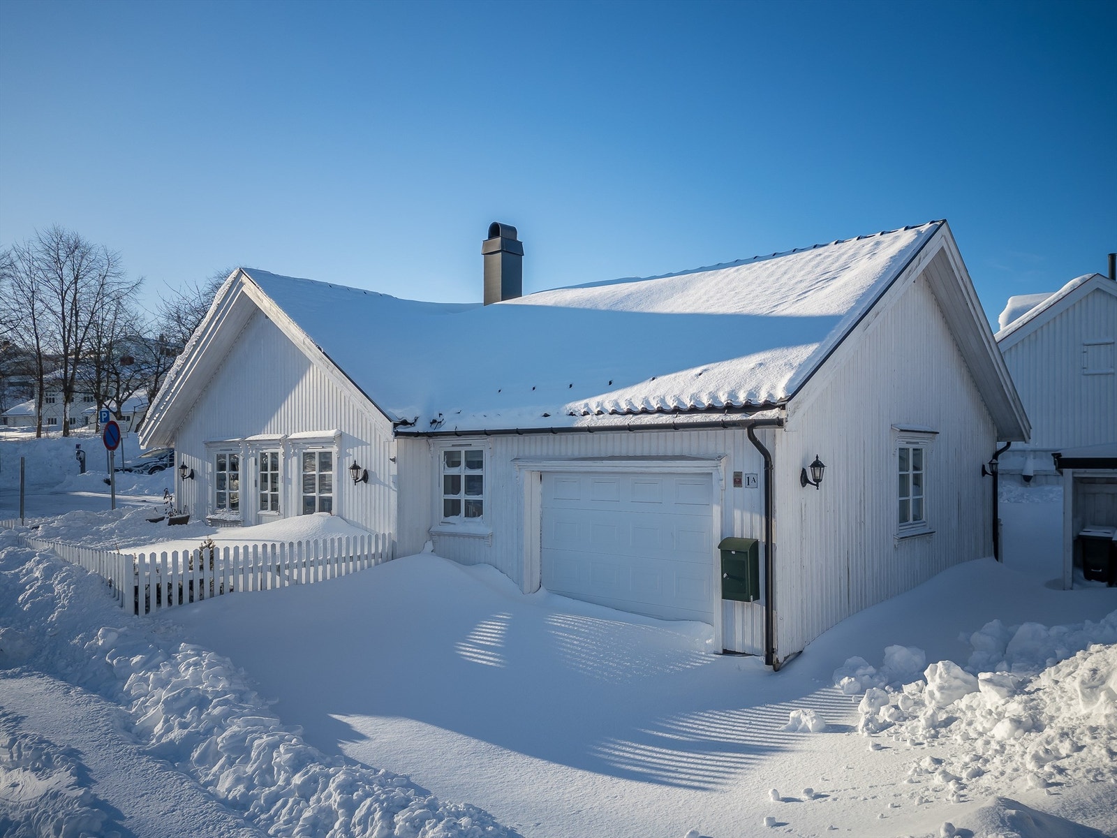 En lettstelt enebolig på én flate oppført i 2000 Galleribilde