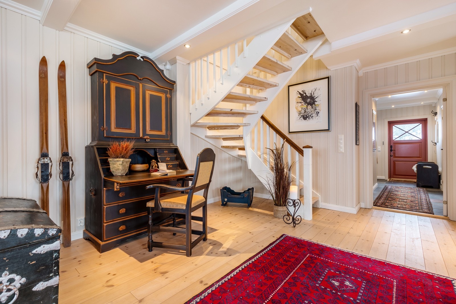 Fra stuen, ved trappen som fører opp til 3. etasje. Galleribilde