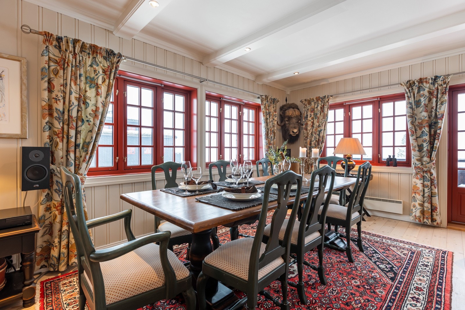 Fra spisestuen kan både god mat og nydeilg utsikt nytes. Galleribilde