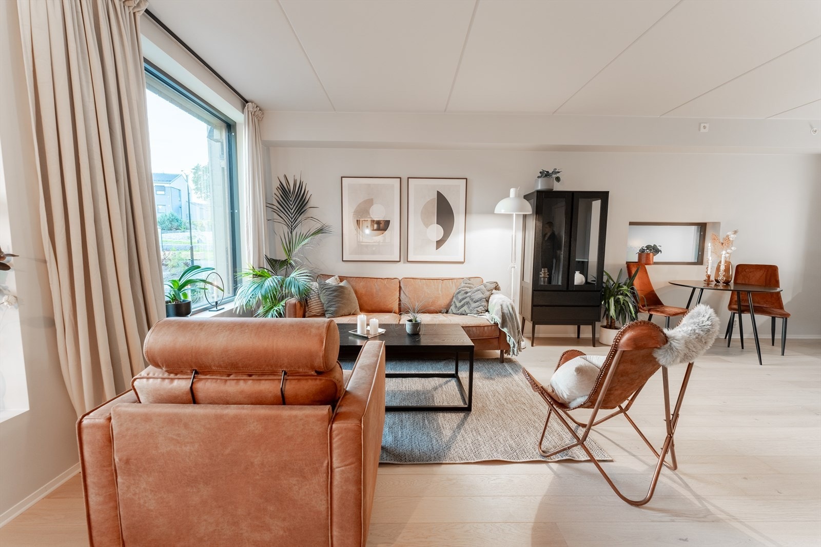 Stue med god plass til flere møbleringer. Galleribilde