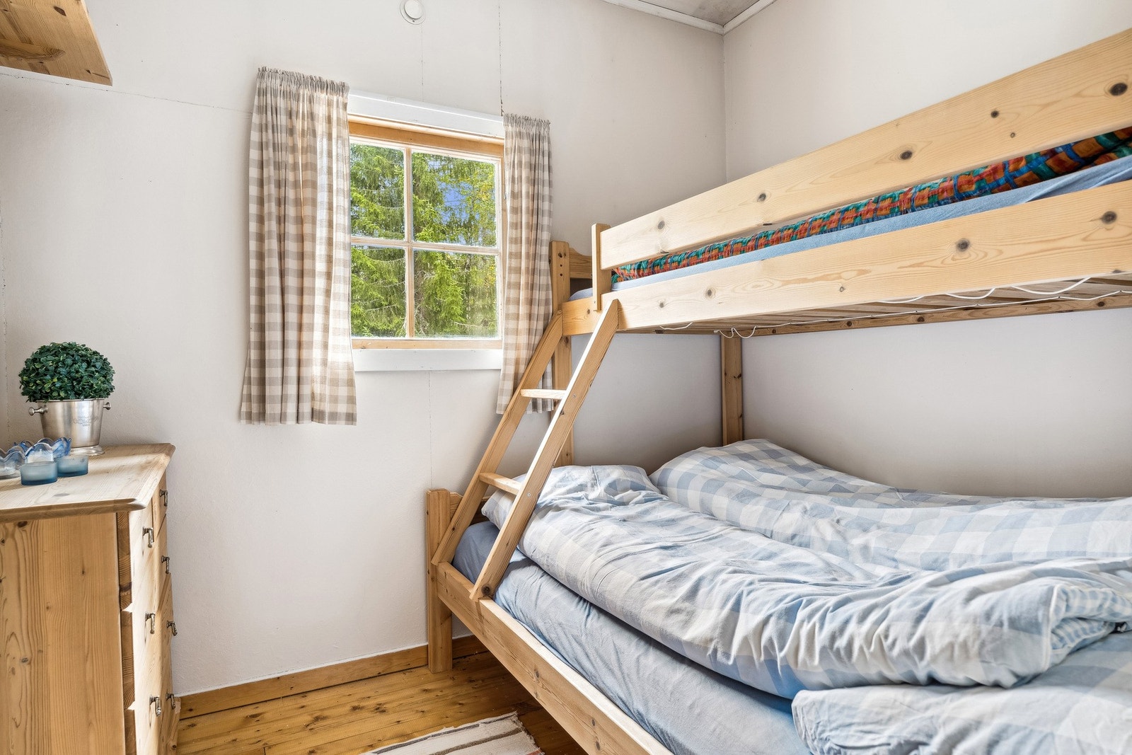 På soverommene er det god plass til seng og oppbevaring. Galleribilde