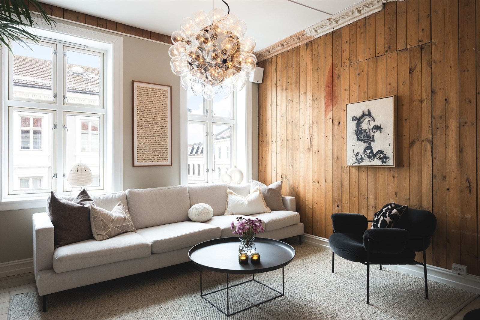 Den generøse takhøyden på 2.87m gir en luftig og god romfølelse Galleribilde