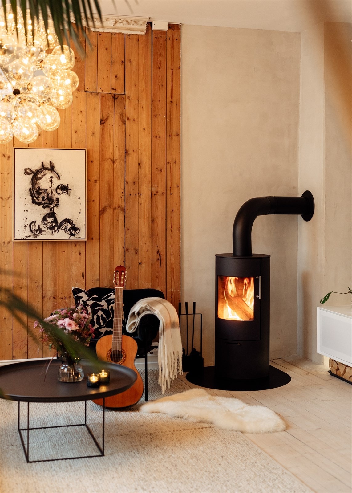 Fyr i peisen skaper kos og hygge, i tillegg til at det er lønnsomt når strømprisene stiger Galleribilde