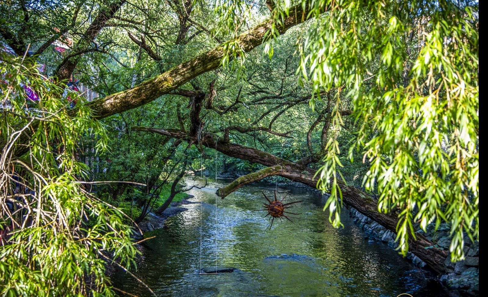 Akerselva byr på fantastiske turmuligheter gjennom rester av spennende industrihistorie og fine grøntområder hvor man kan både fiske og bade Galleribilde