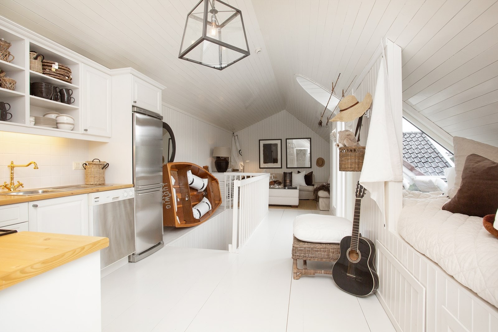 2.etasje i sjøboden Galleribilde