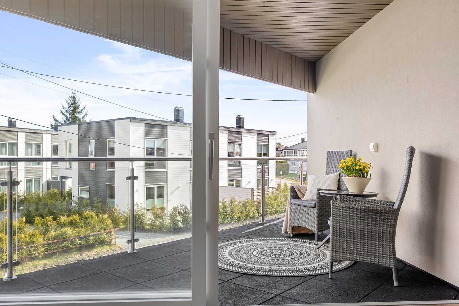 Det lille, hyggelige sameiet består av 8 leiligheter fra 2016 - så standarden er fin! Galleribilde