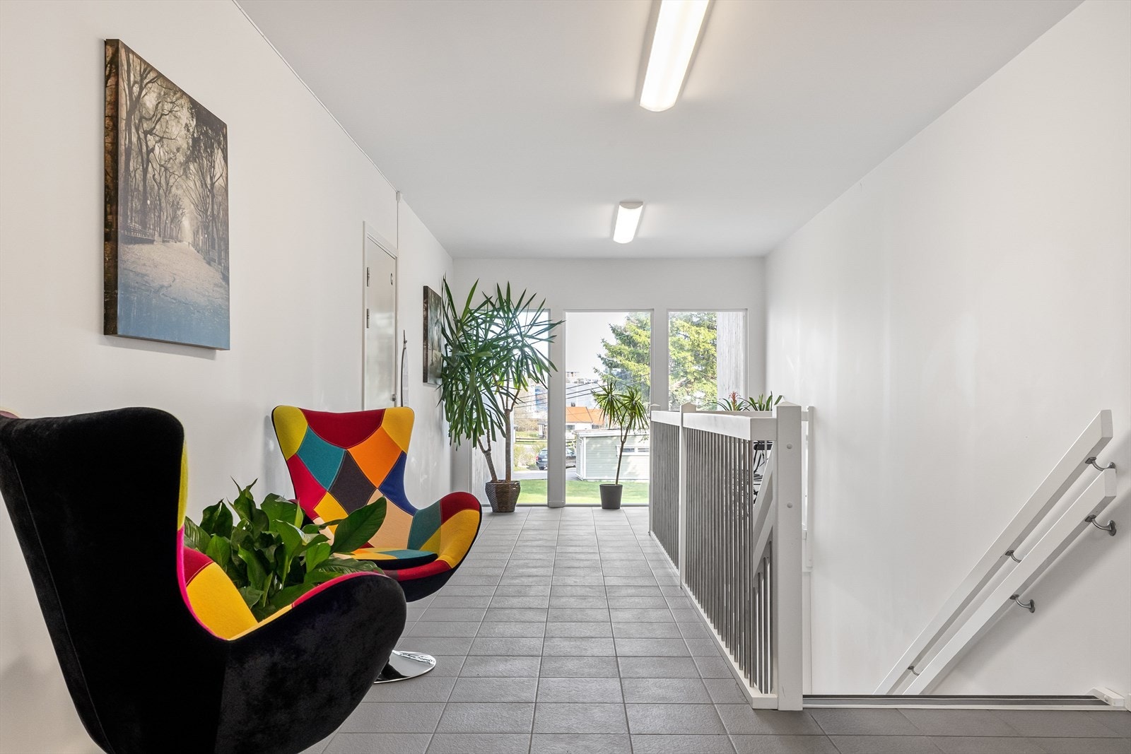 Legg merke til de romslige og lyse fellesområdene i korridorene og trappeavsatsene. Galleribilde