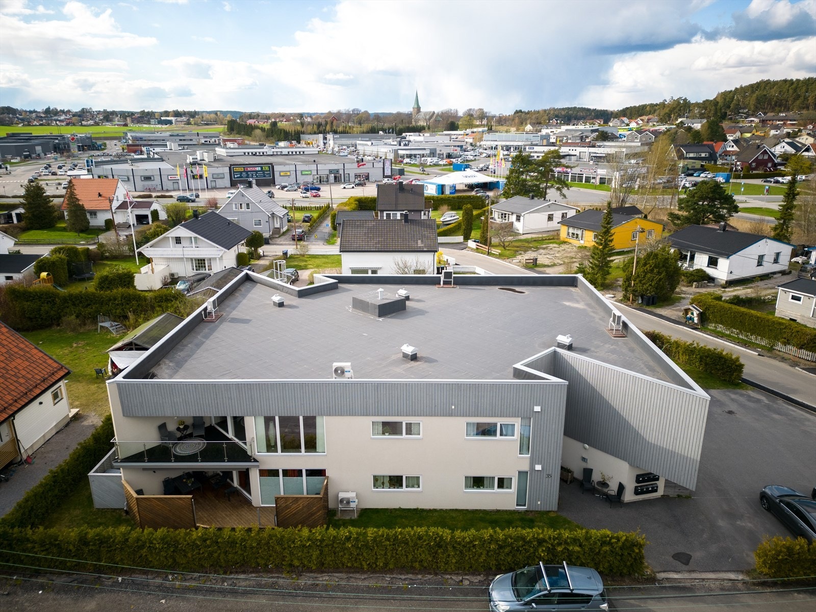 Barne- og ungdomsskoler venter i gangavstand. Galleribilde