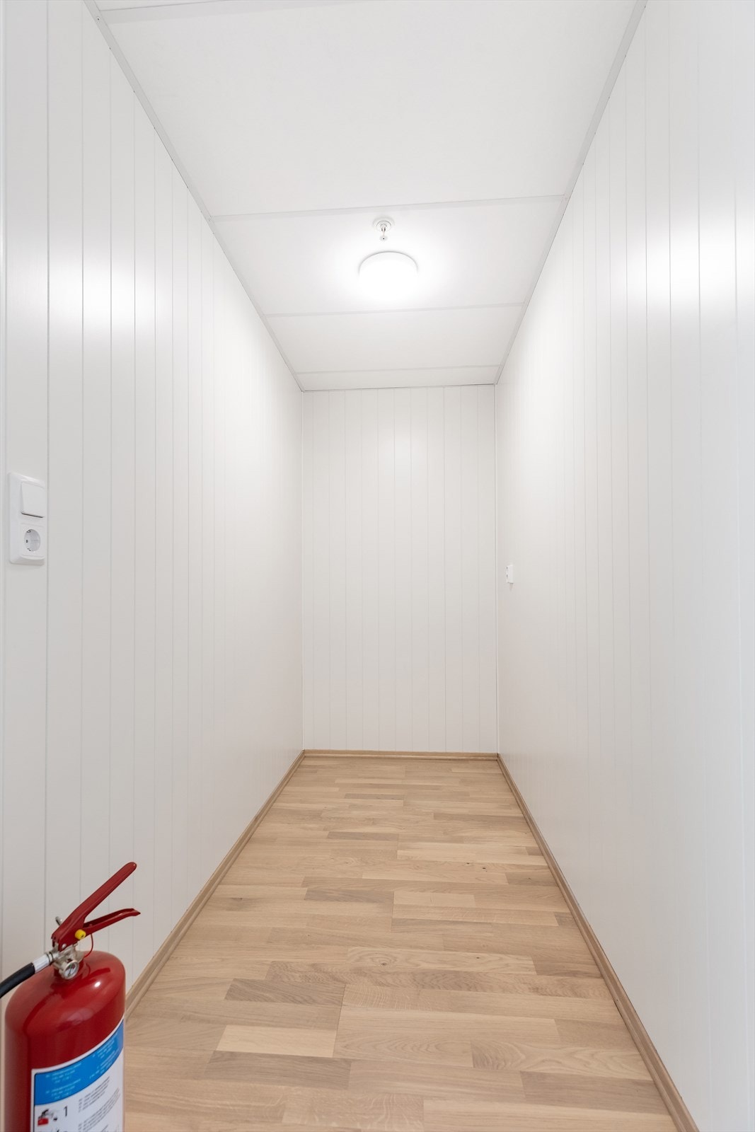 Innvendig bod som tilbyr godt med lagringsplass. Galleribilde