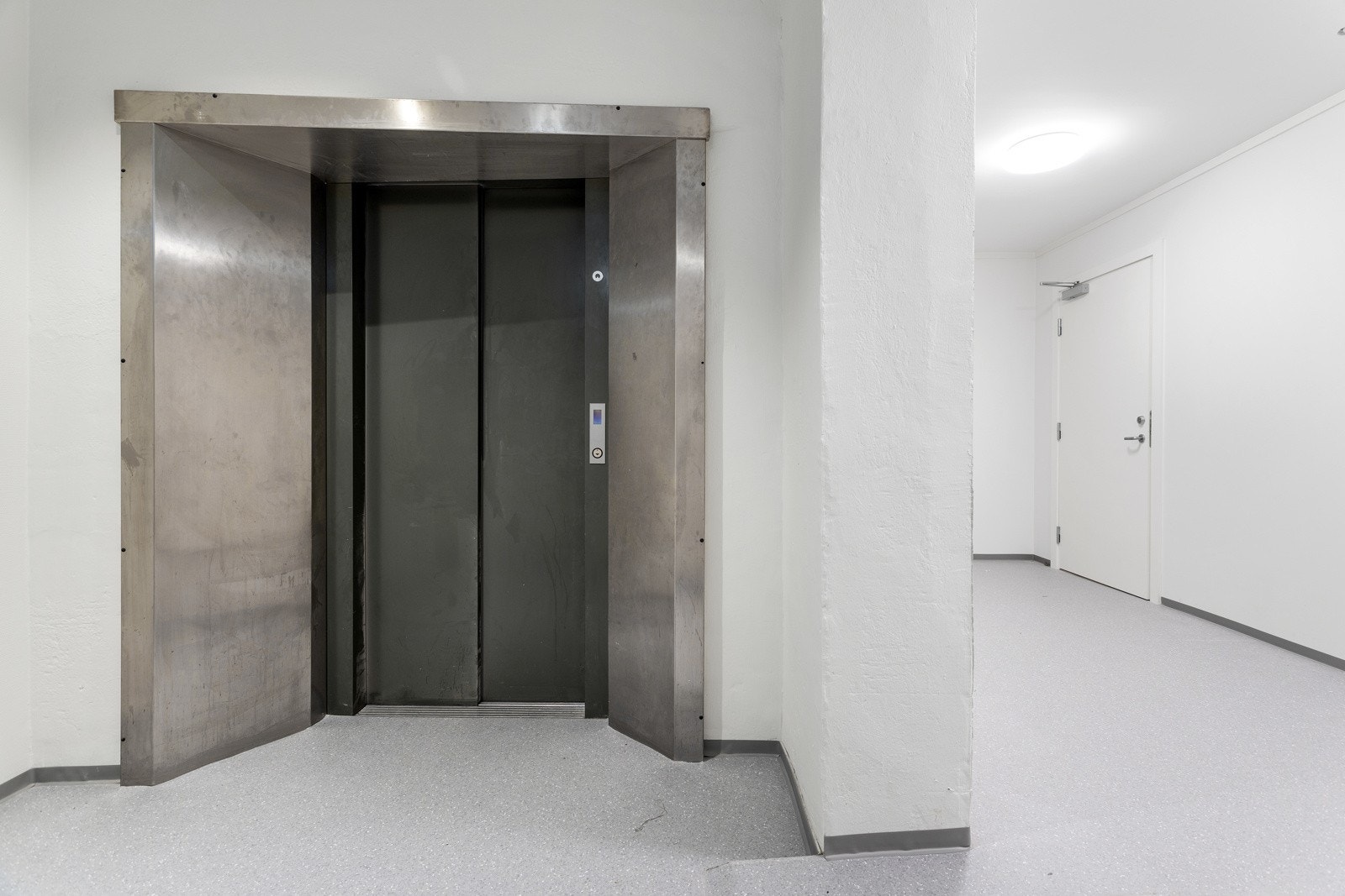 Leiligheten ligger i tredje etasje og har adkomst via en felles oppgang med heis Galleribilde