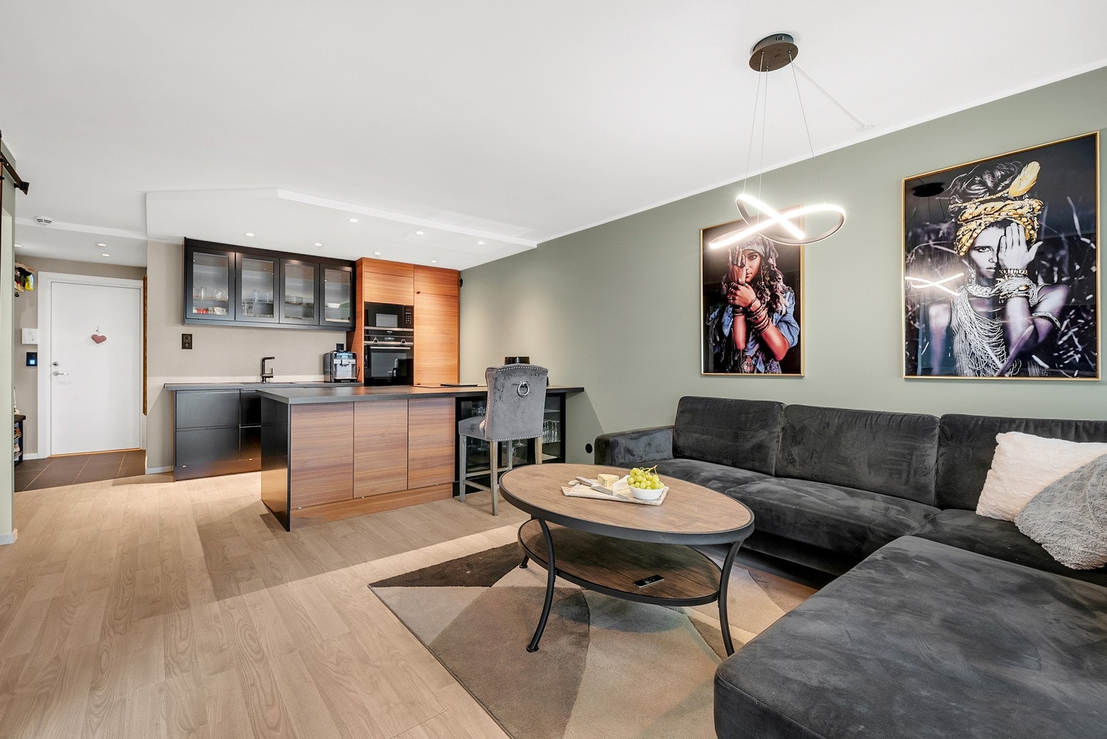 Pent laminatgulv gir et rent og moderne preg. Galleribilde