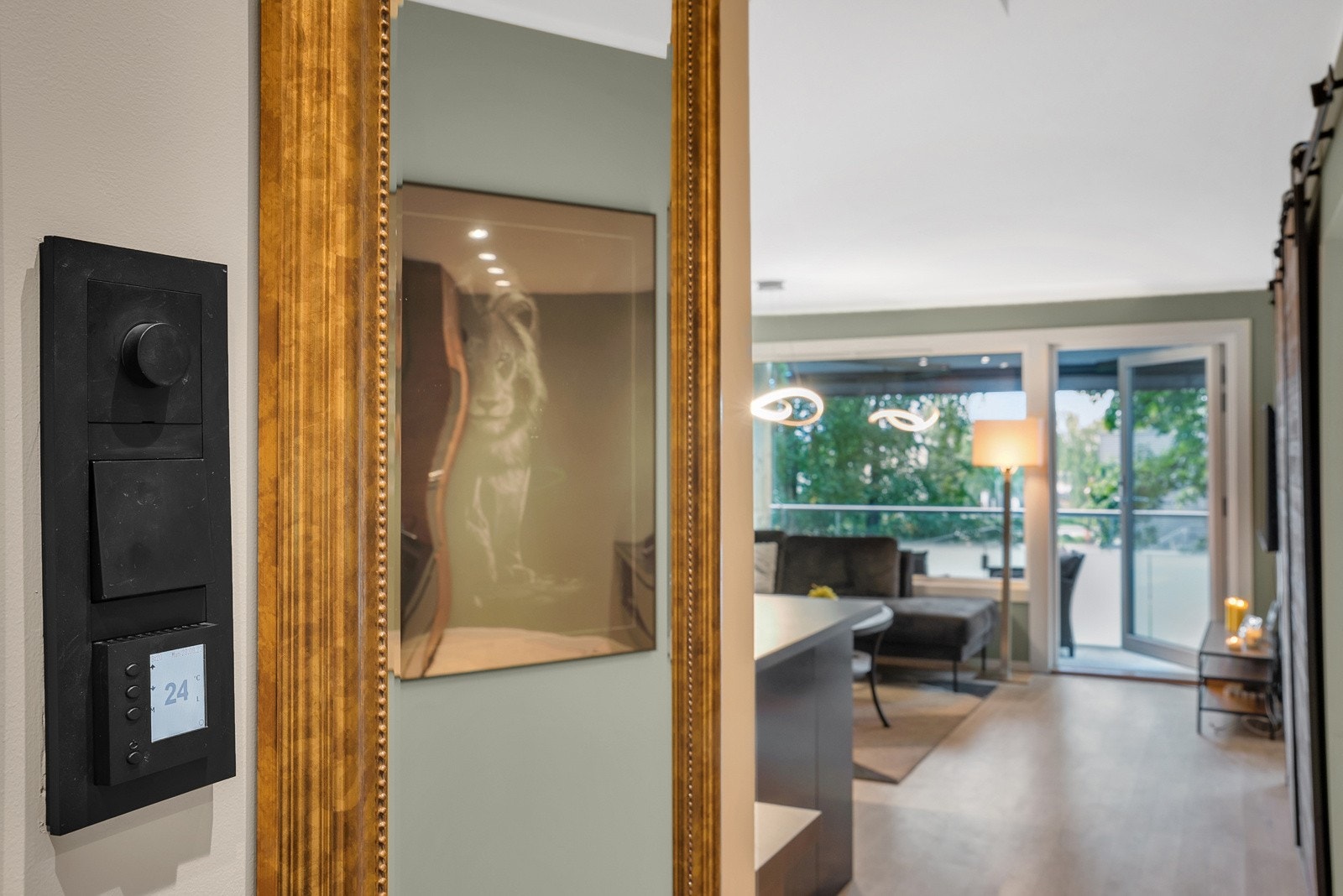 La solen skinne inn gjennom stuevinduene og lysne opp hverdagen din. Galleribilde