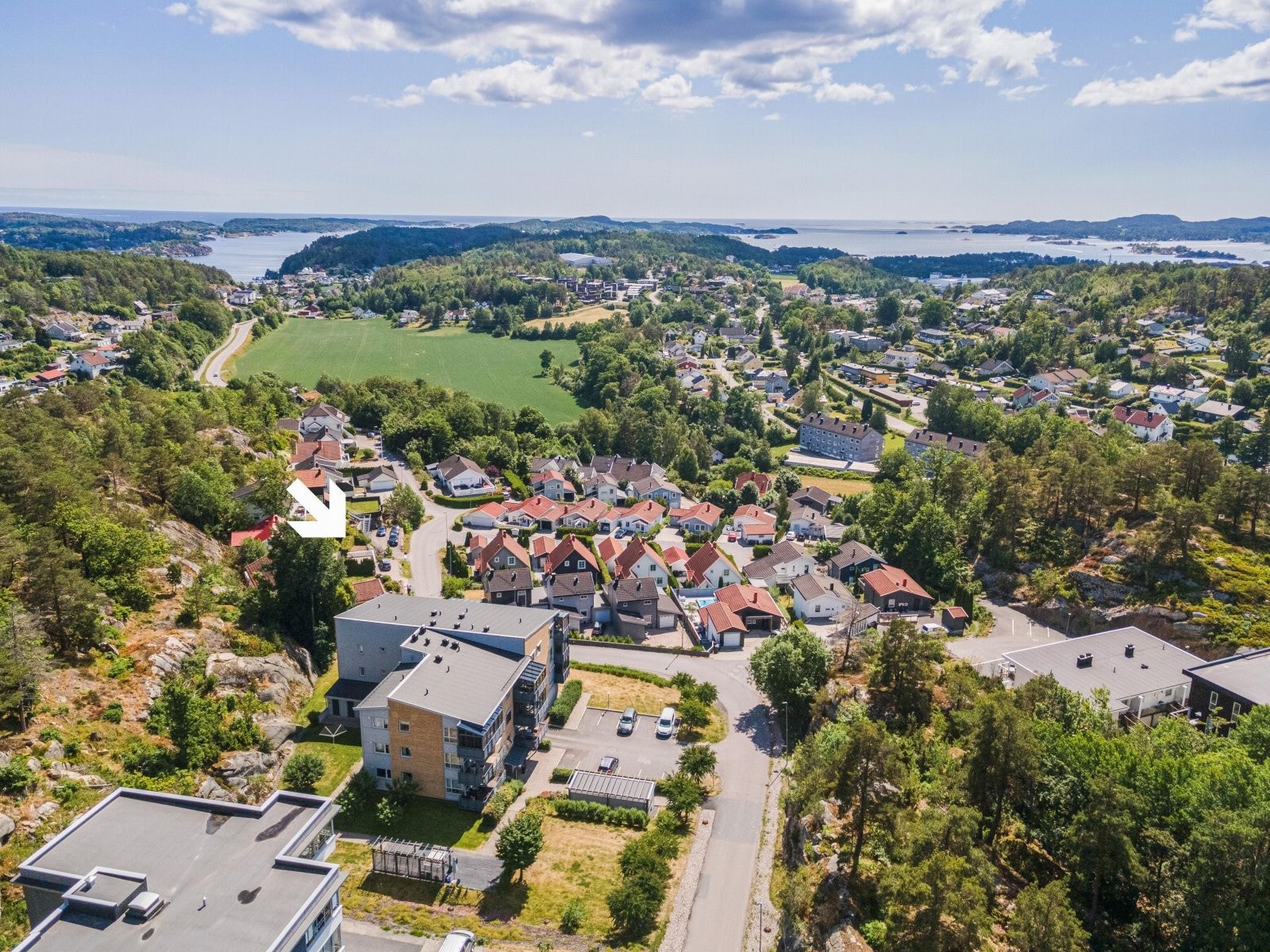 Leiligheten ligger i en rolig blindvei - i et svært populært boligområde på Vesterøya. Galleribilde