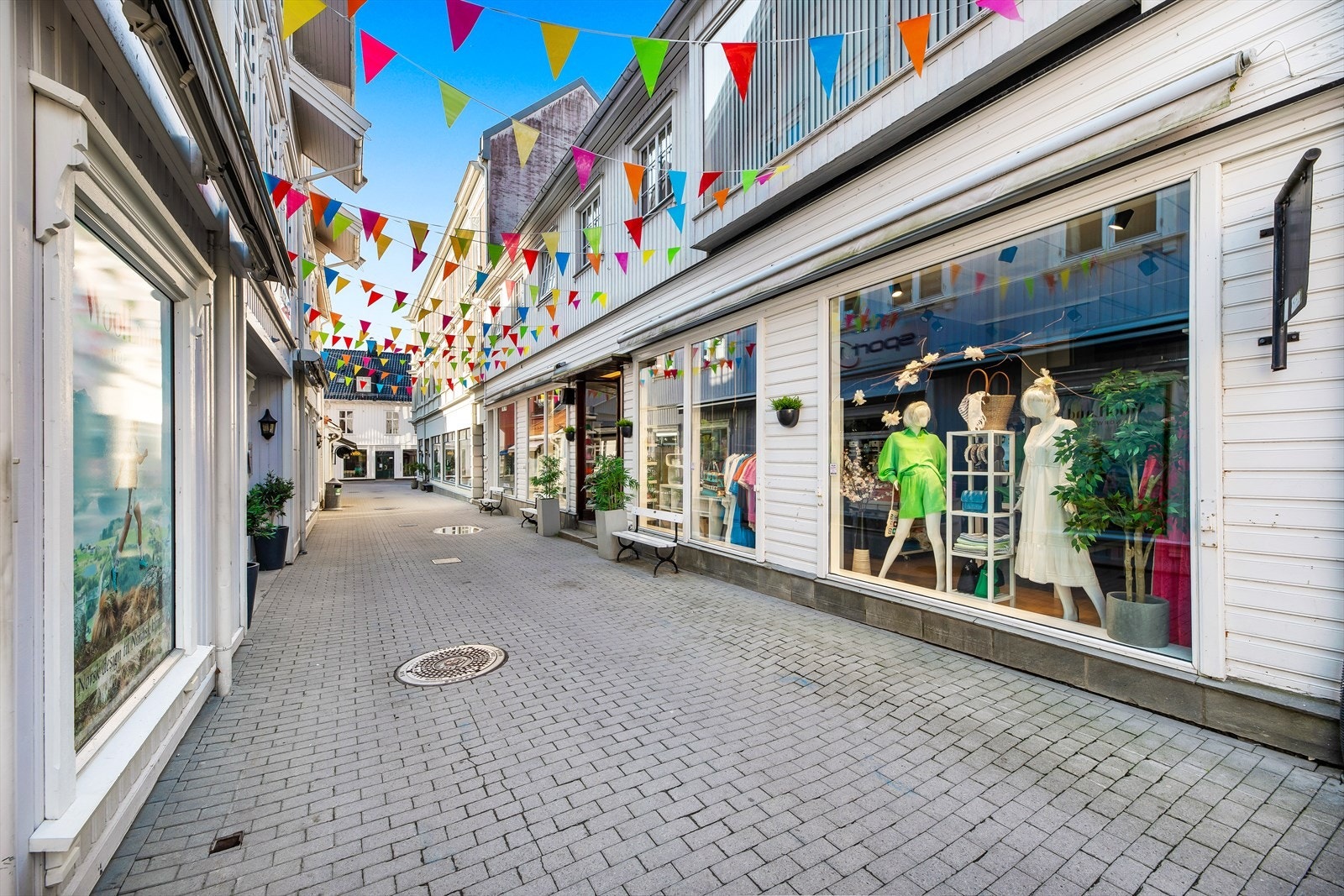 Kragerø har trange, koselige gater med gallerier, serveringssteder og populære nisjebutikker. Galleribilde
