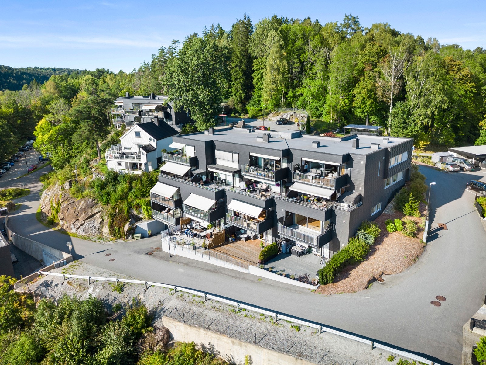 Pent sameie fra 2008, med oppvarmet garasje anlegg. Galleribilde