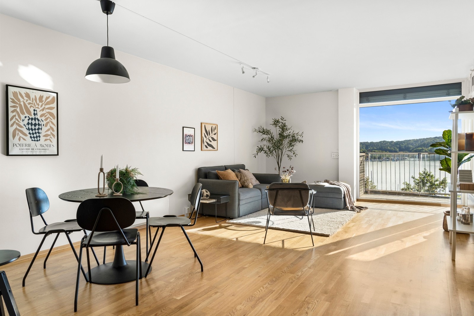 God plass til spisegruppe og dagligstue. Galleribilde