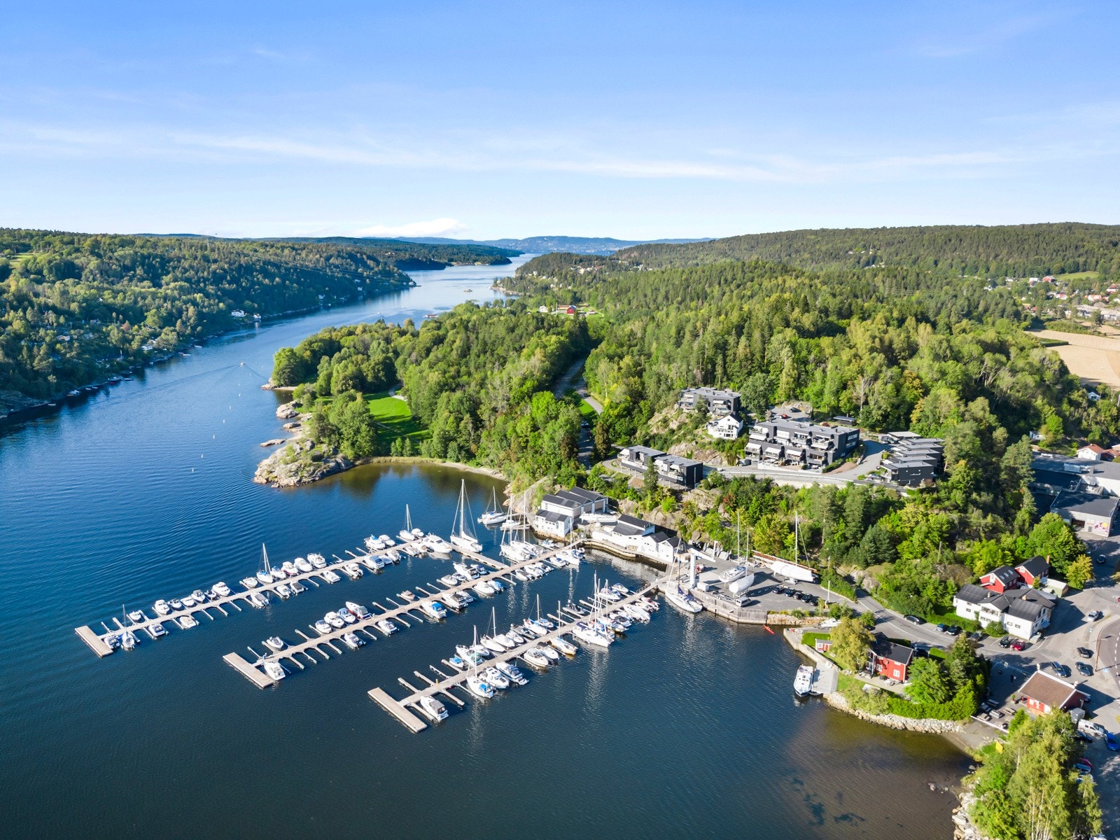 Nydelig beliggende med utsikt over bunnefjorden. Galleribilde
