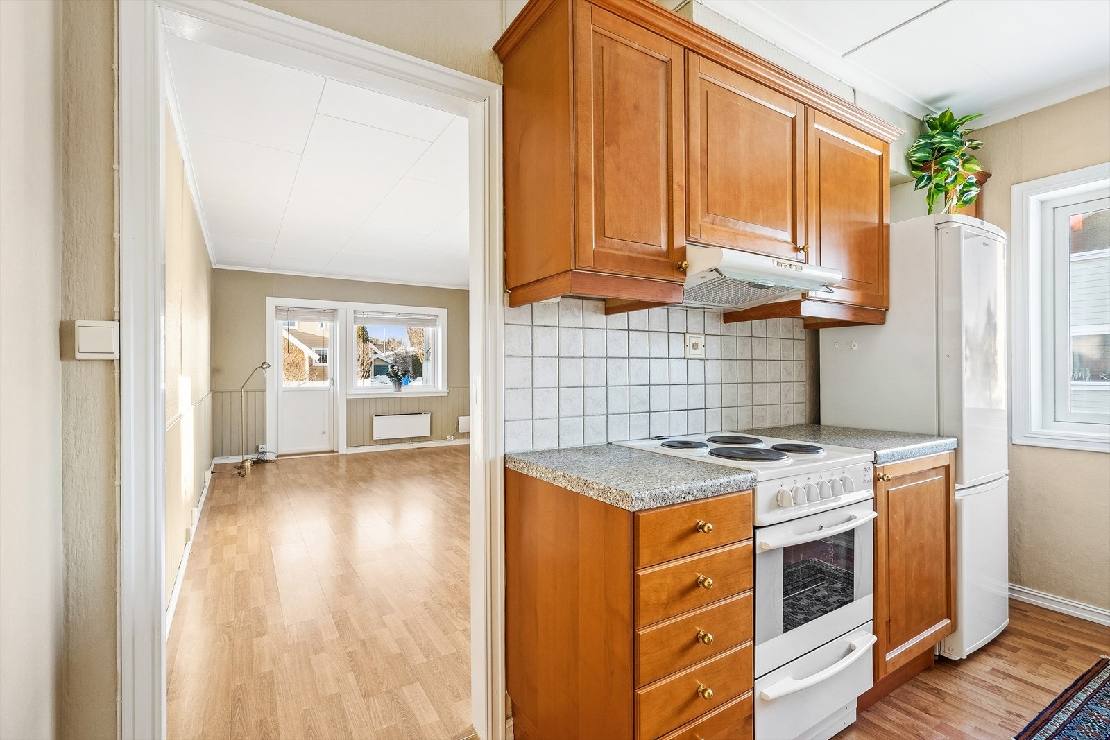 Kjøkken er i grei stand men har noen bruksmerker. Galleribilde