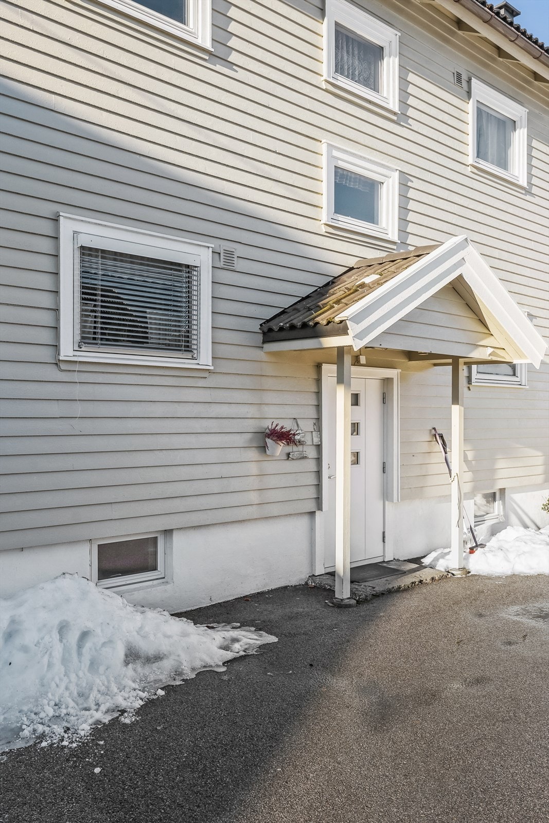 Pent og praktisk felles inngangsparti! Galleribilde