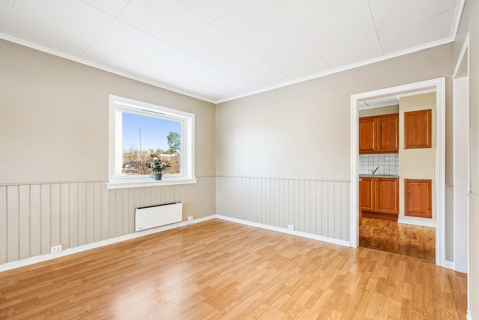 God plass til innredning med sofagruppe og tv-møblement. Et rom for avkobling og hygge! Galleribilde