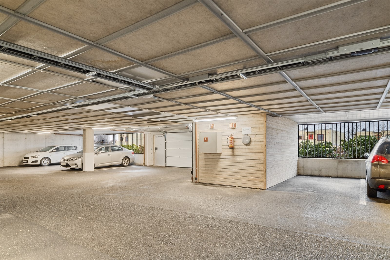 Garasje med fast parkeringsplass Galleribilde