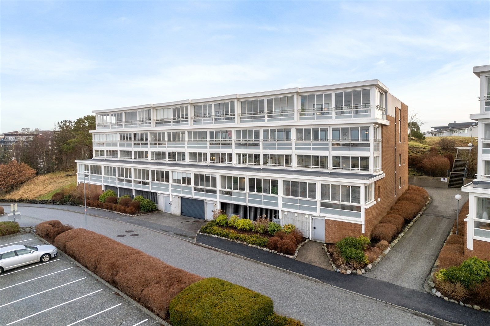 EiendomsMegler1 v/ Henrik Lauvsnes presenterer Rødknapplia 2A Galleribilde