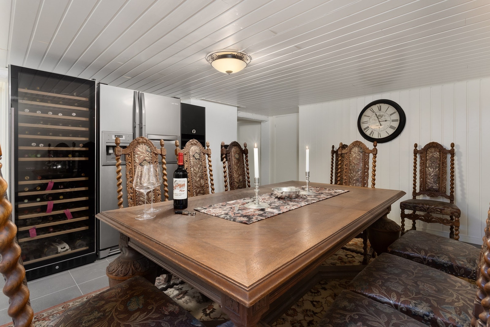 Kjelleren ble oppgradert betydelig i 2018 - Innredet kjellerstue er ikke godkjent for varig opphold Galleribilde