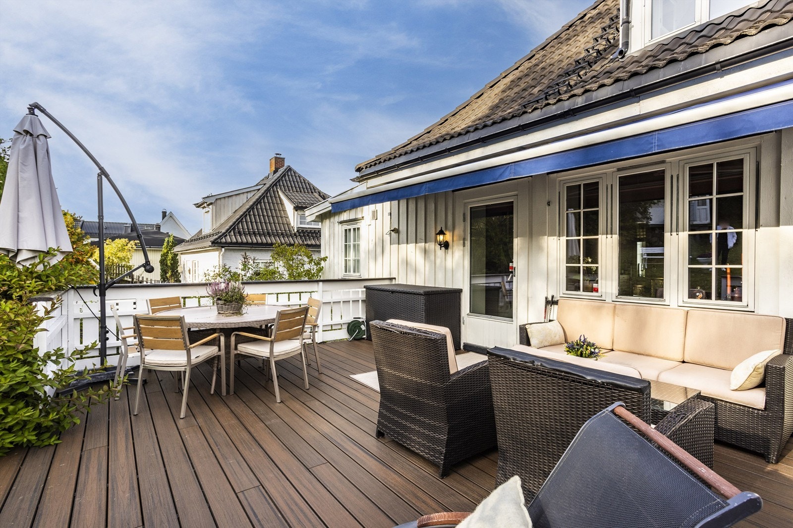 Sydvendt terrasse på 29 kvm med utvendig belysning og strømuttak Galleribilde