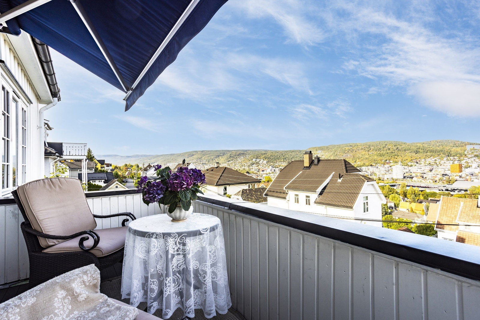 Nordvendt balkong på 5 kvm med markise og strømuttak Galleribilde