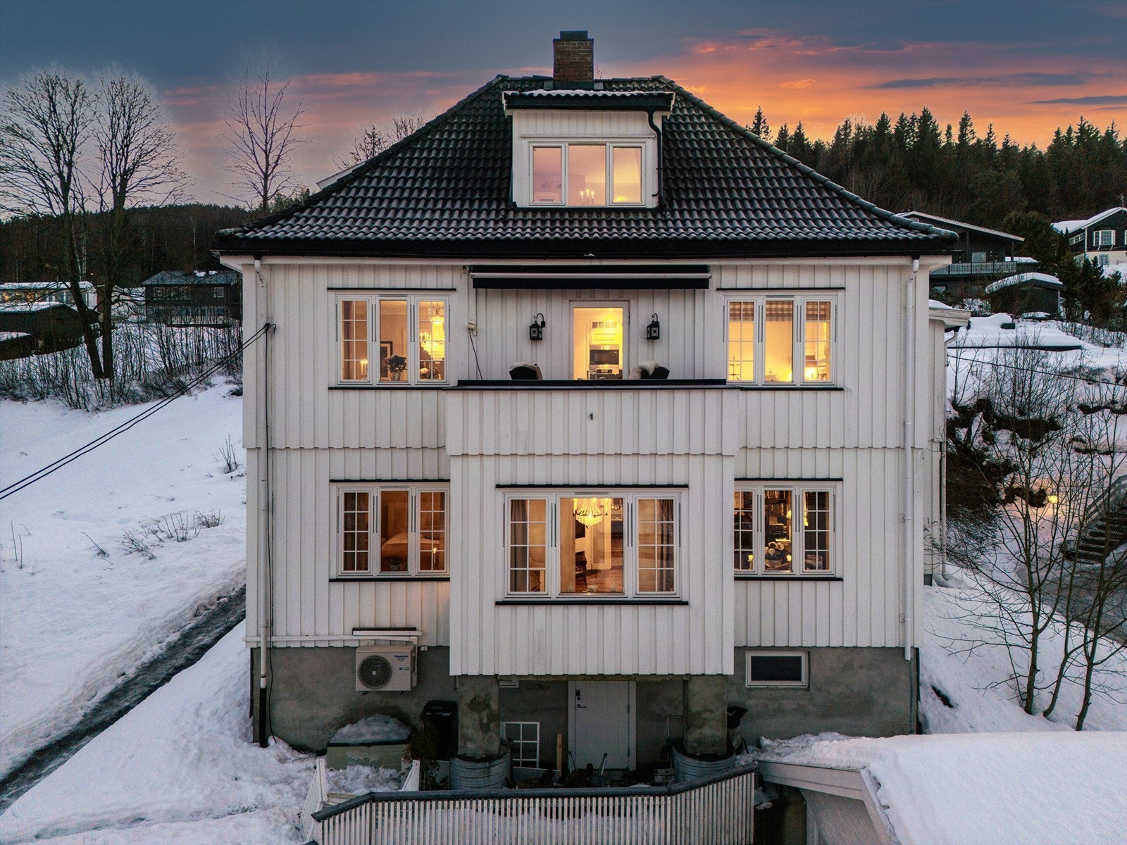 Utvendig kledning ble vasket og malt i 2019 Galleribilde
