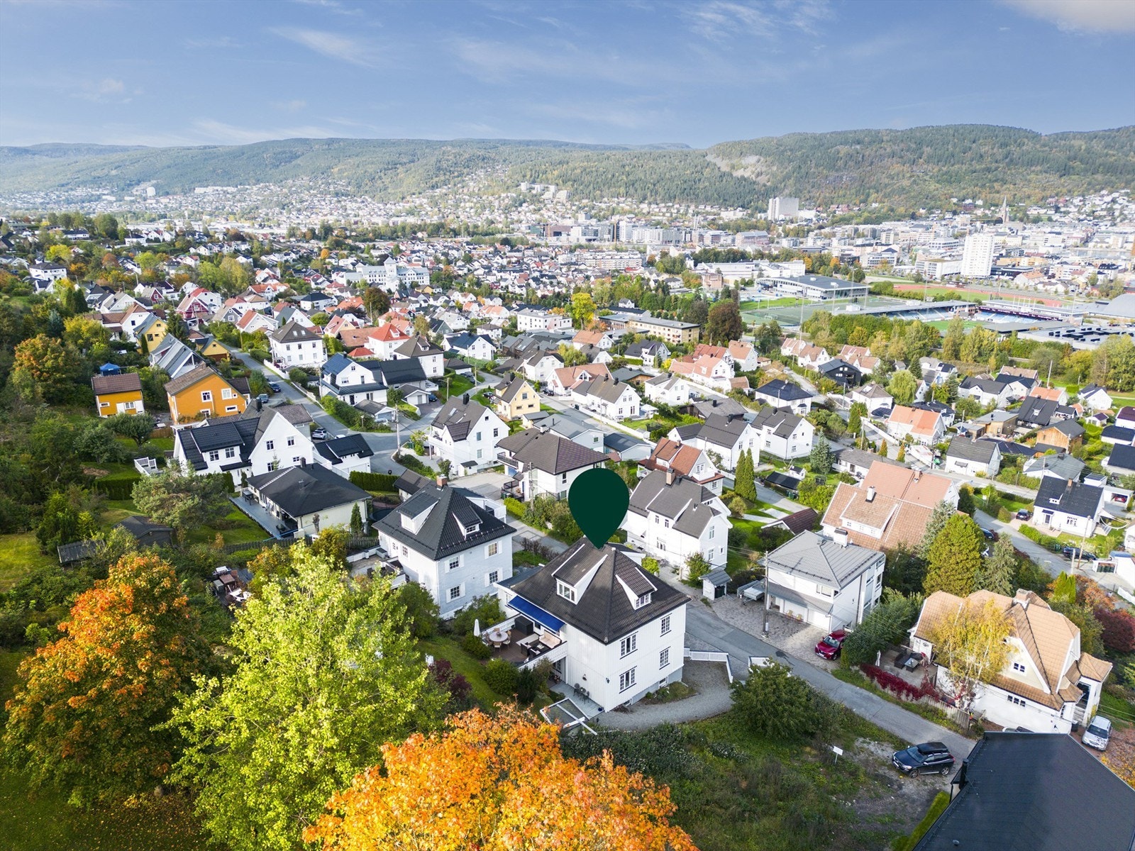 Kort vei til sentrum med togstasjon og alt av sentrumsfasiliteter Galleribilde