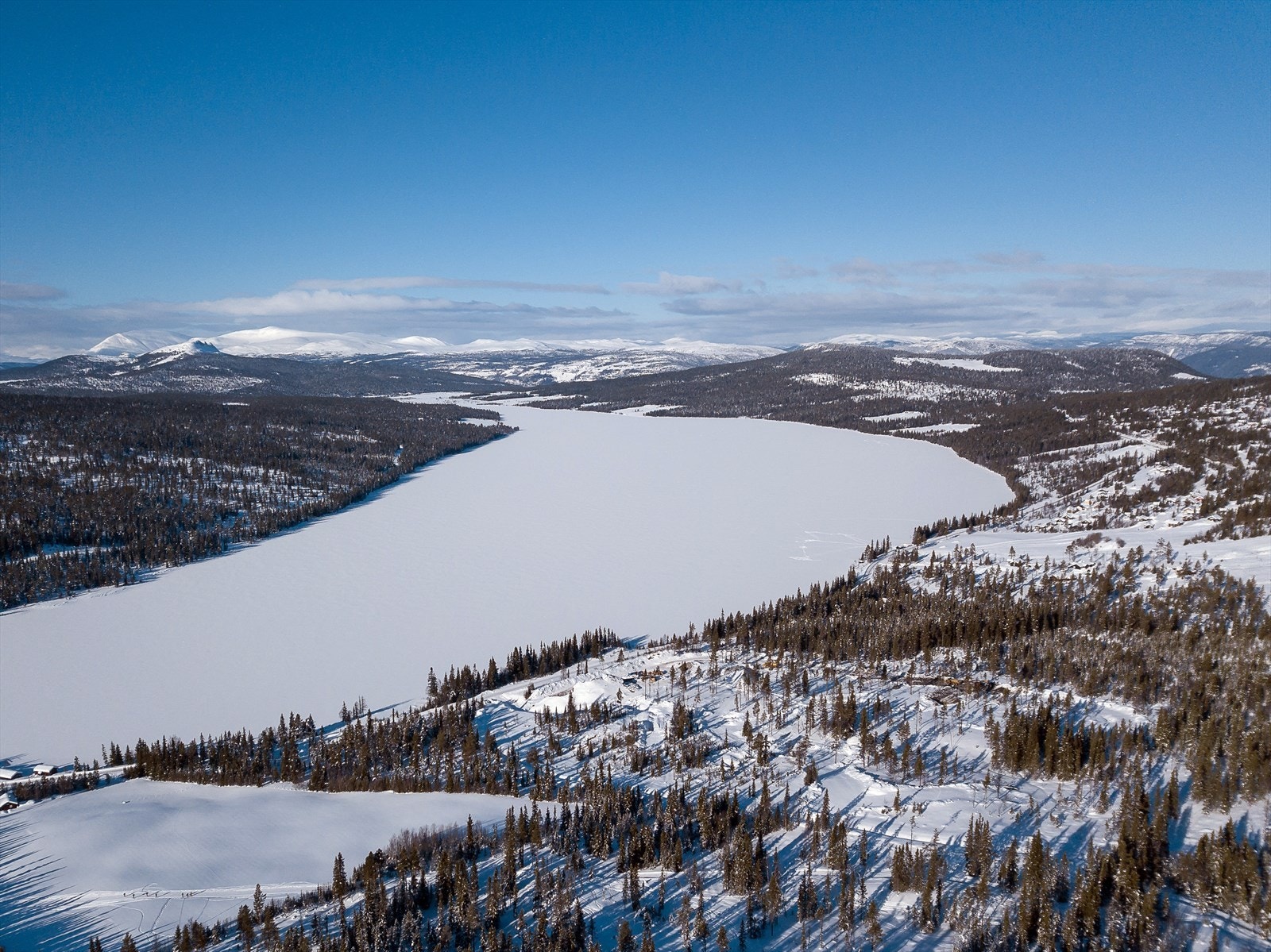 Tomtefeltet har en solrik beliggenhet i vesthellingen opp for Gålåvatnet. Galleribilde