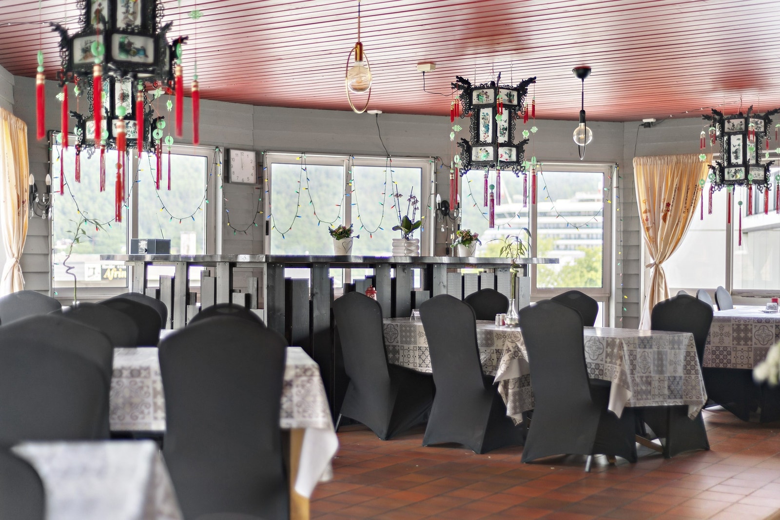Restaurantdel i glasstilbygg Galleribilde