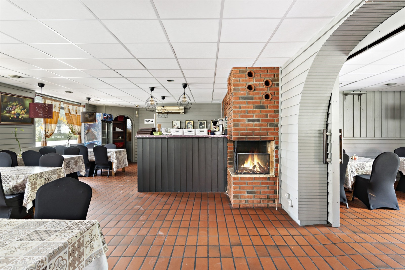 Barområdet med åpen peis Galleribilde