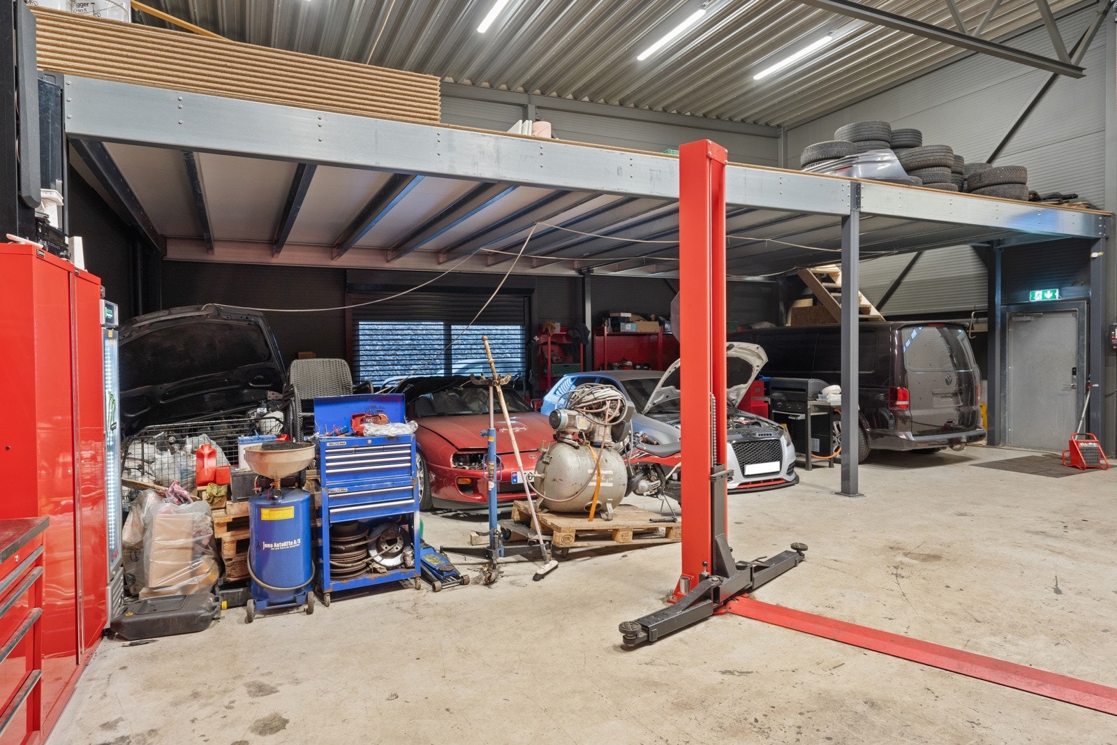 God plass til lagring under mesaninen. Galleribilde