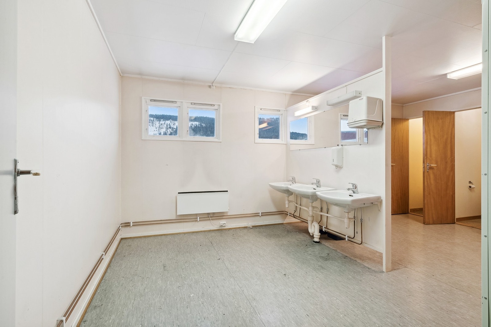 Garderobe og wc Galleribilde