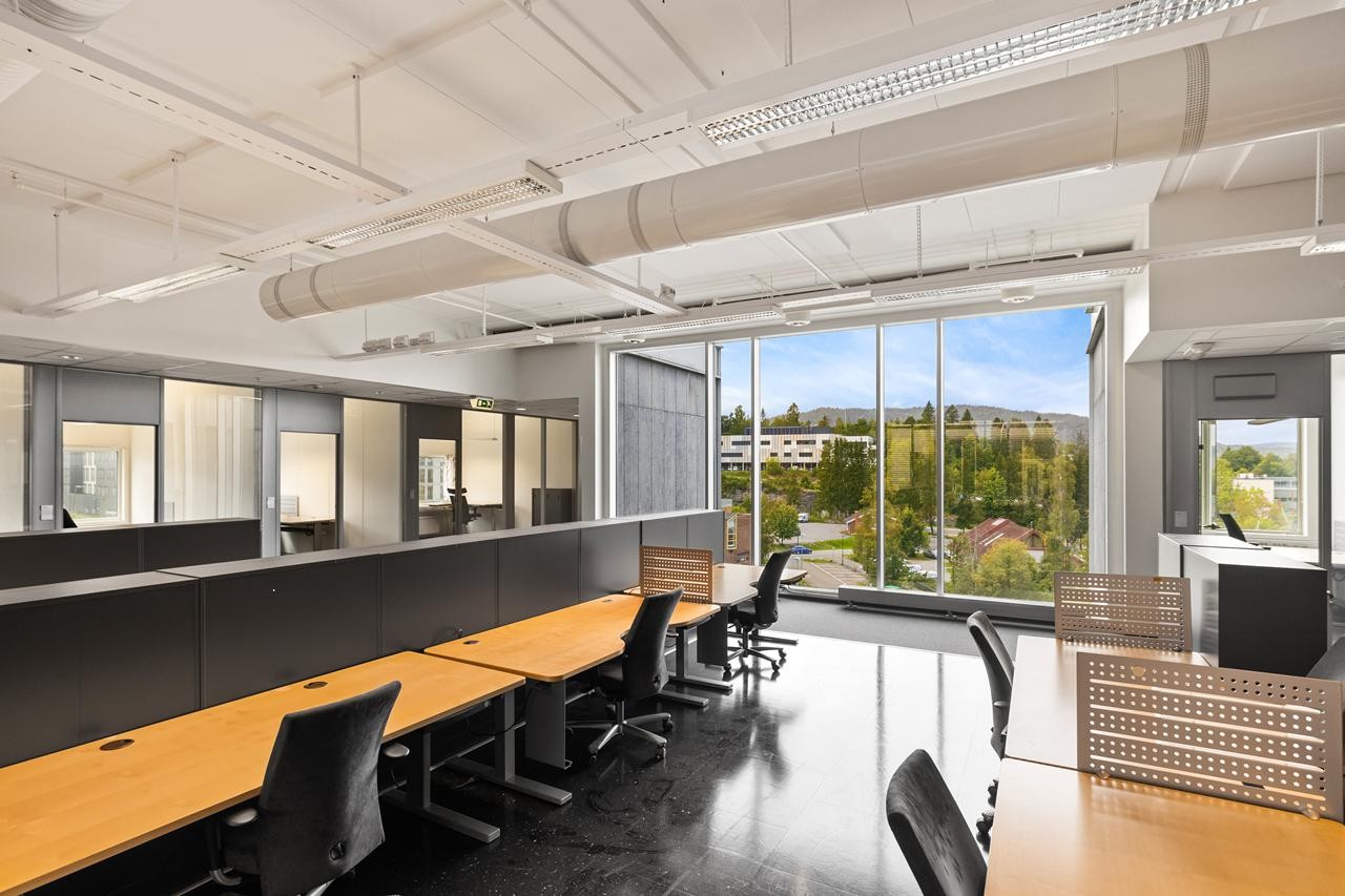 Arealene er godt egnet for både landskap og cellekontorløsninger, så vel som lab-, lettproduksjon og showroomvirksomhet. Galleribilde