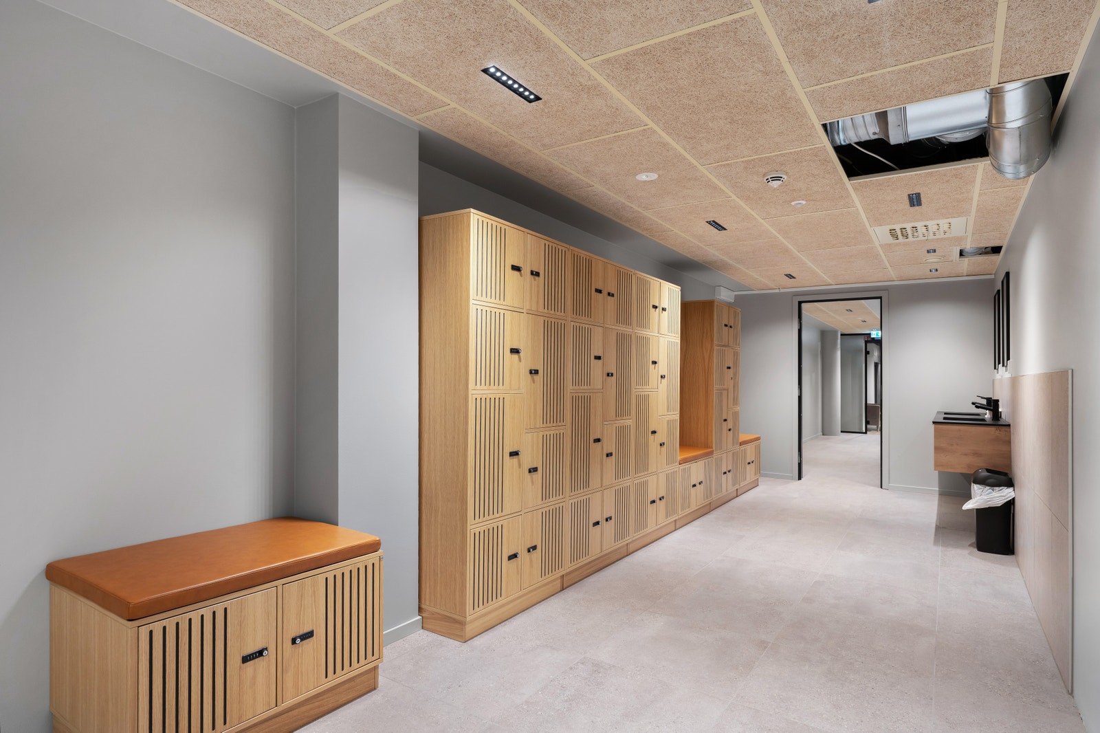 Garderobe med låsbare skap og tørkerom for deg som løper eller sykler til jobb. Foto: Fotograf Mats Lie AS Galleribilde