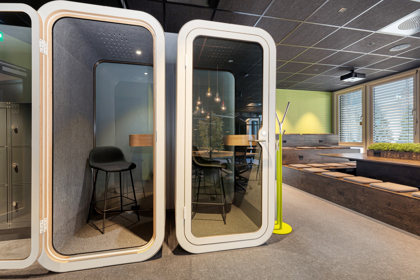 Totalt tre ventilerte lydtette pod'er (stillerom) Galleribilde