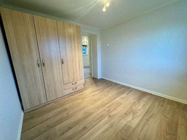 Soverom med stort klesskap som følger med. Galleribilde