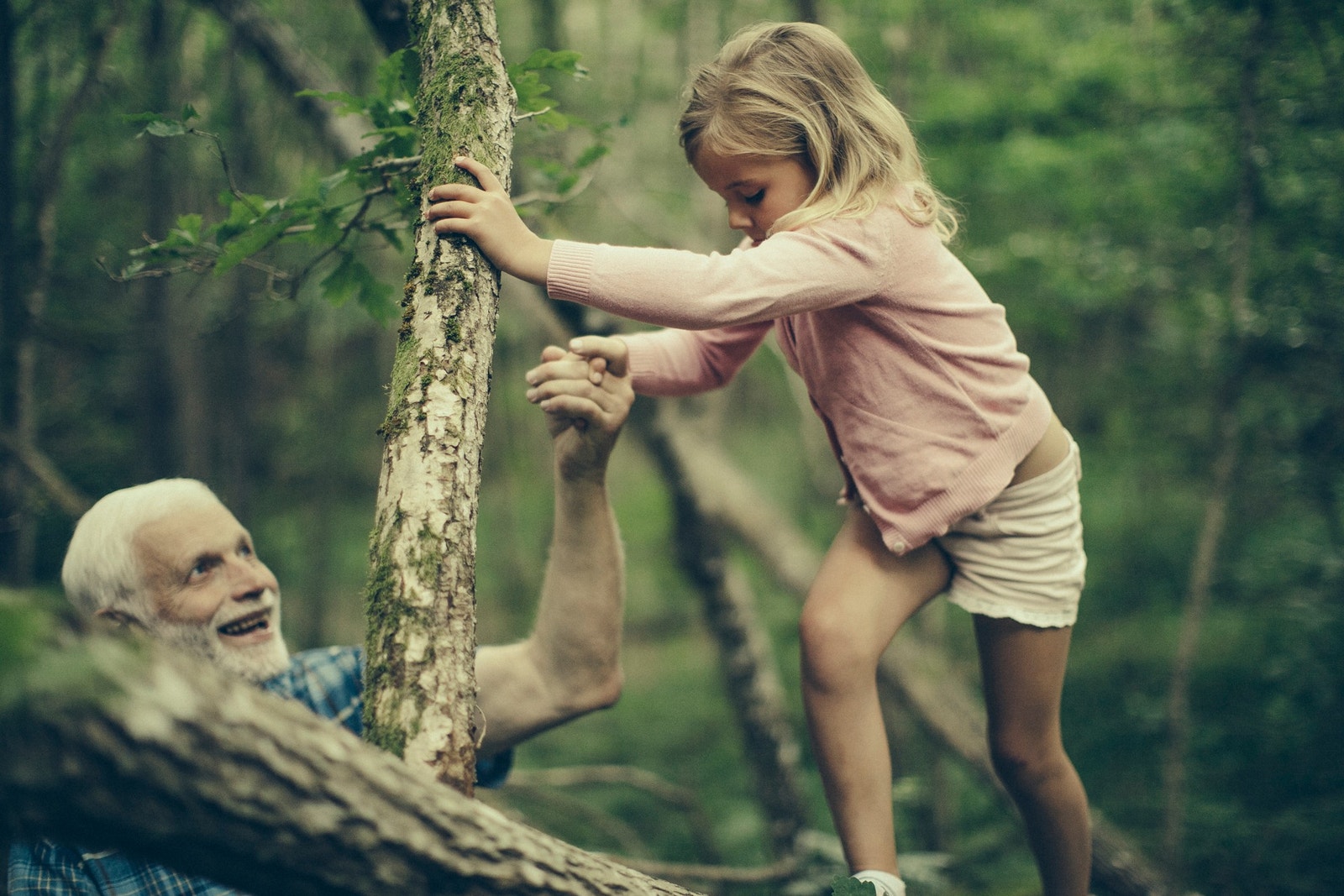 På Drangsvann er det litt av alt. Unge, eldre, ungdom, tilflyttere, pendlere, lange familiebånd med mer. Viktigst av alt, det er mange møteplasser for nye opplevelser sammen! Galleribilde