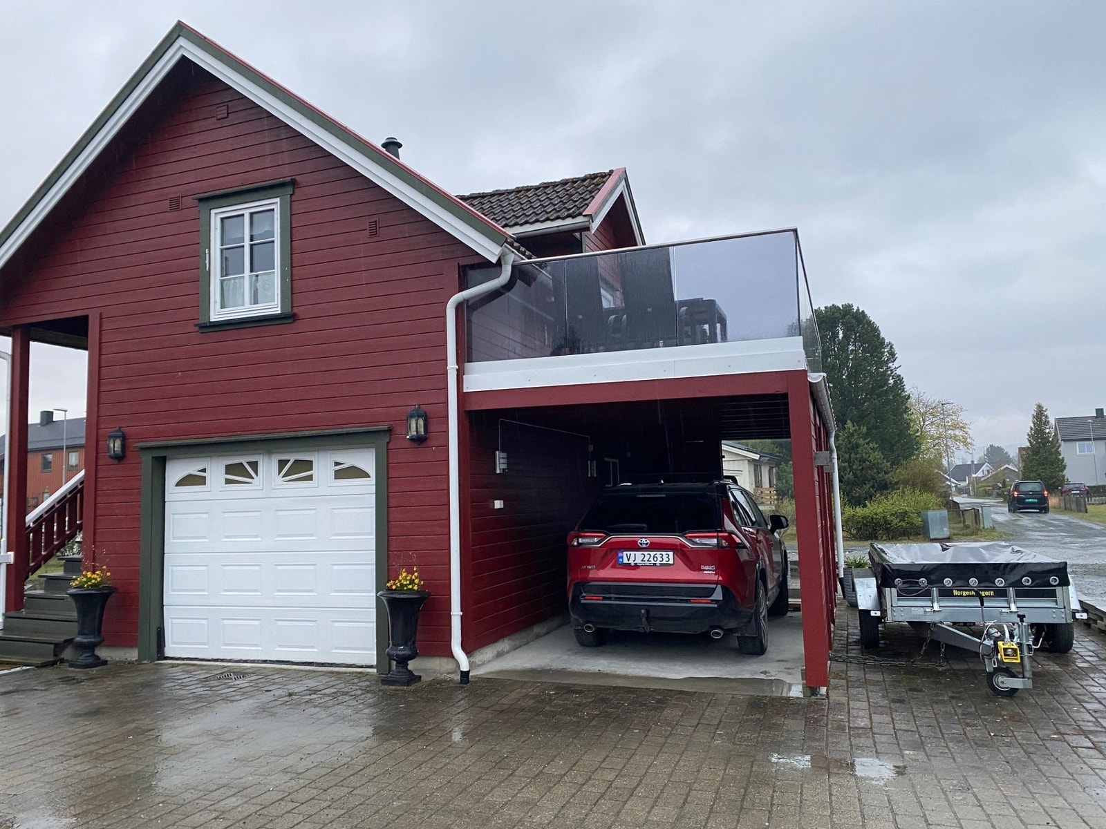 Frittstående bygg. Utleier bor i eget hus på eiendommen. Galleribilde