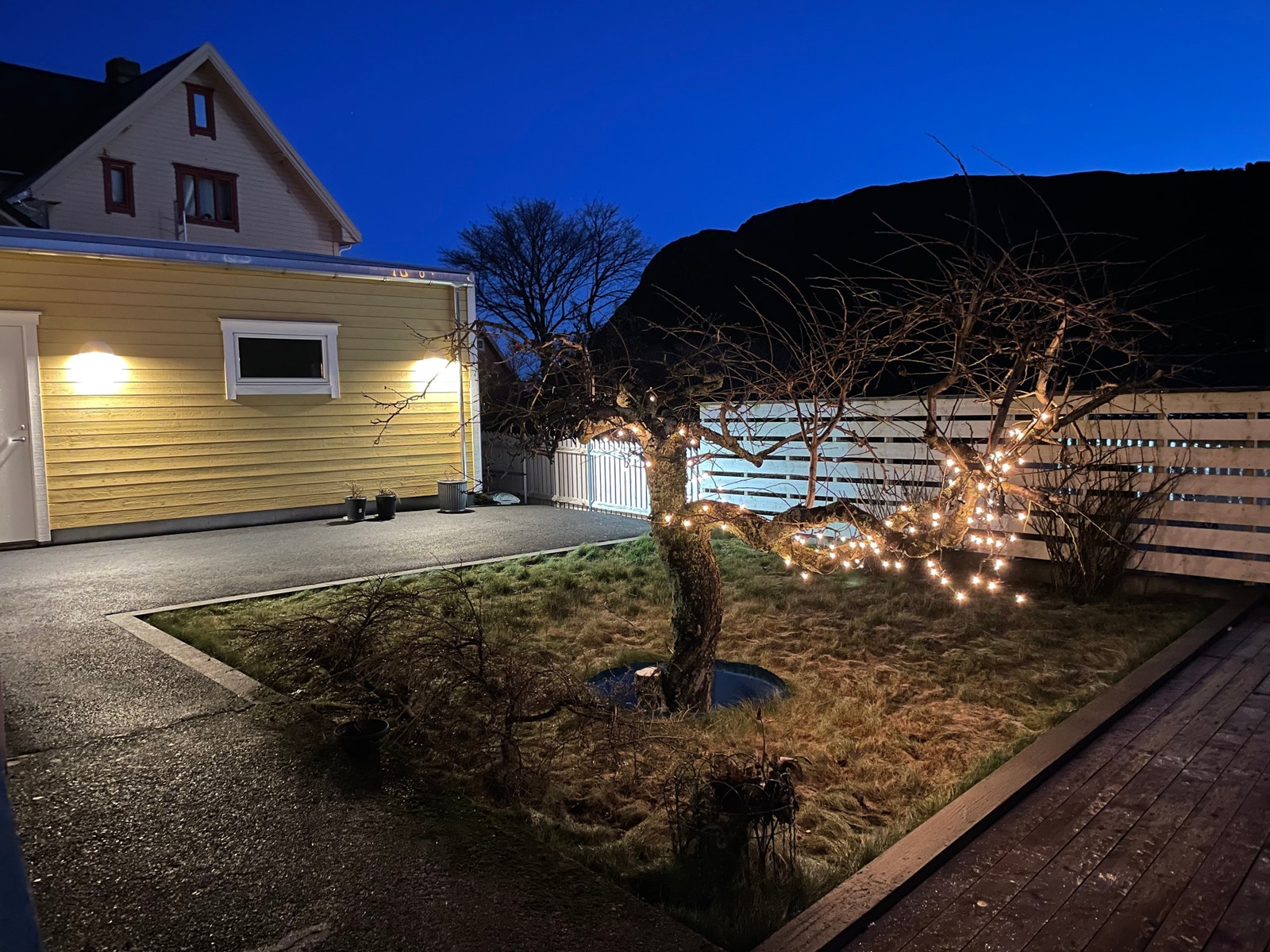 Kveldsstemning på uteområdet Galleribilde