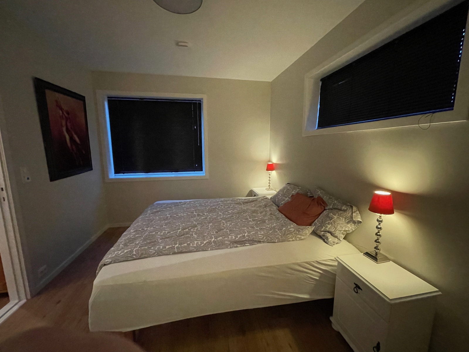 Koselig og stort soverom mellom stue og bad Galleribilde