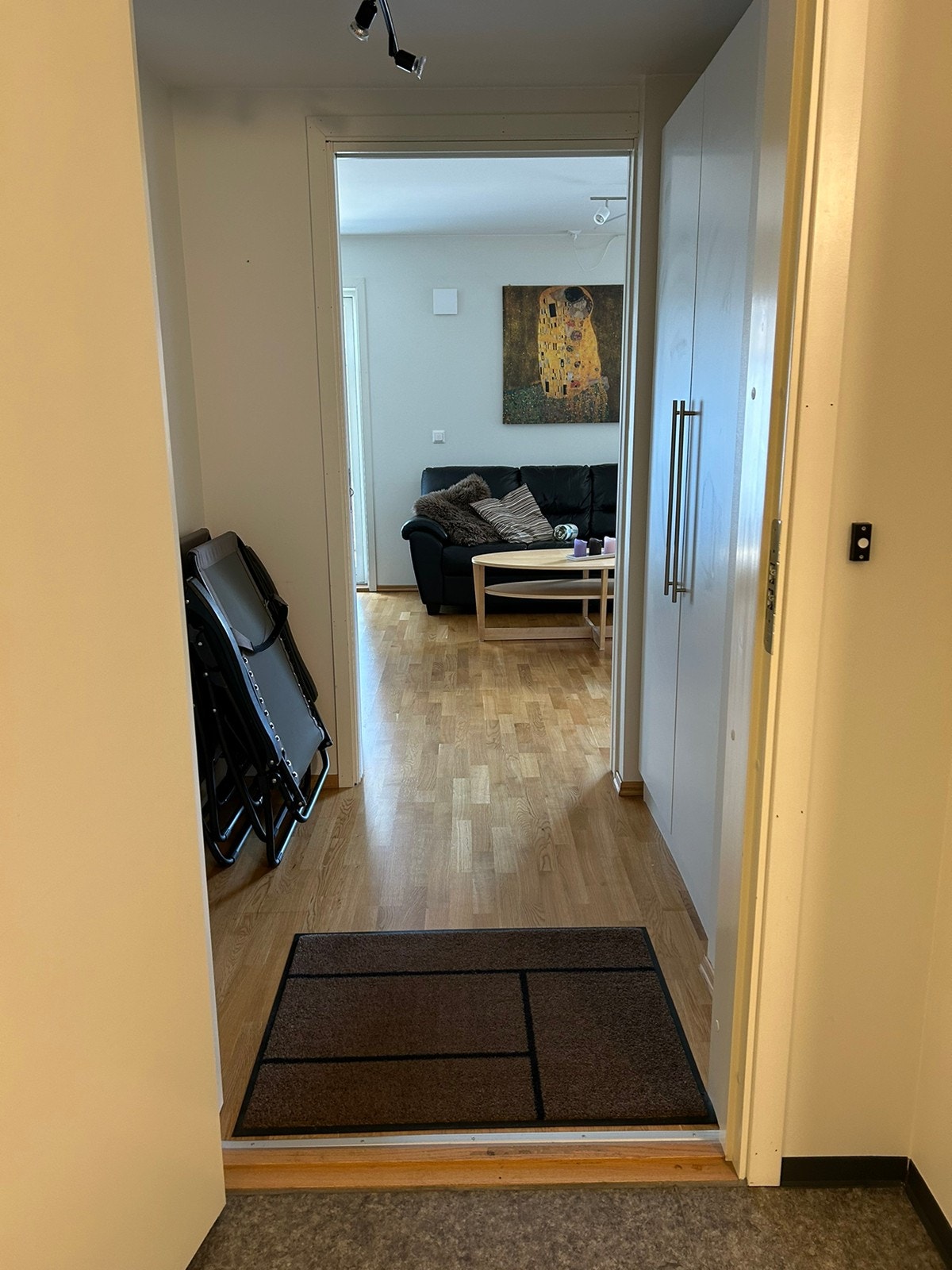 Gang sett fra inngangsdør Galleribilde